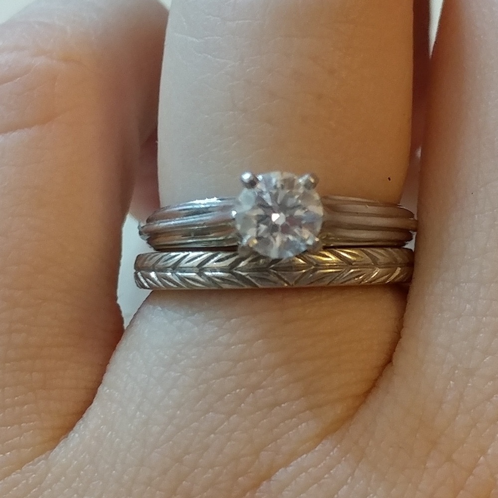 👠Hand engraved 18 Carat white gold wedding band.